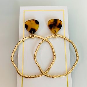 Tortoise pendant with gold hoops